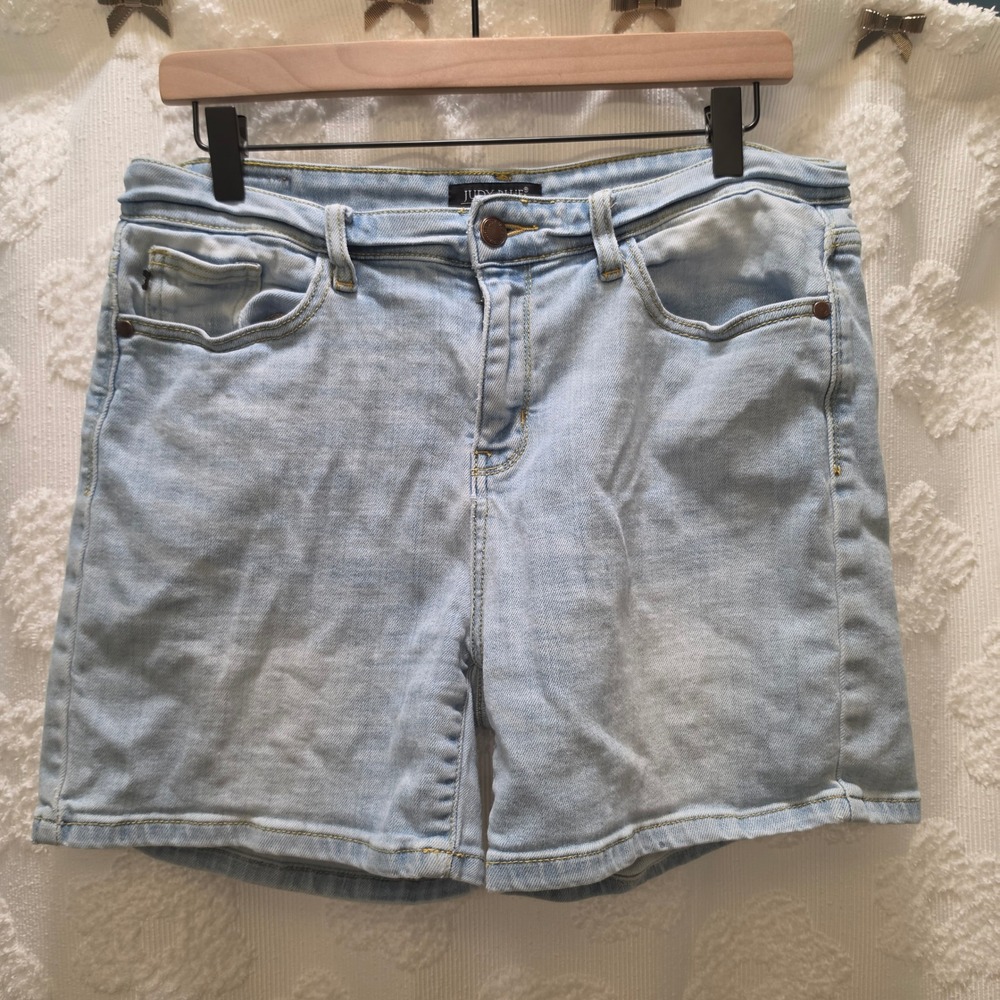 Judy Blue Light Wash High Rise Denim Shorts Size L JB15220LT Stretch Casual